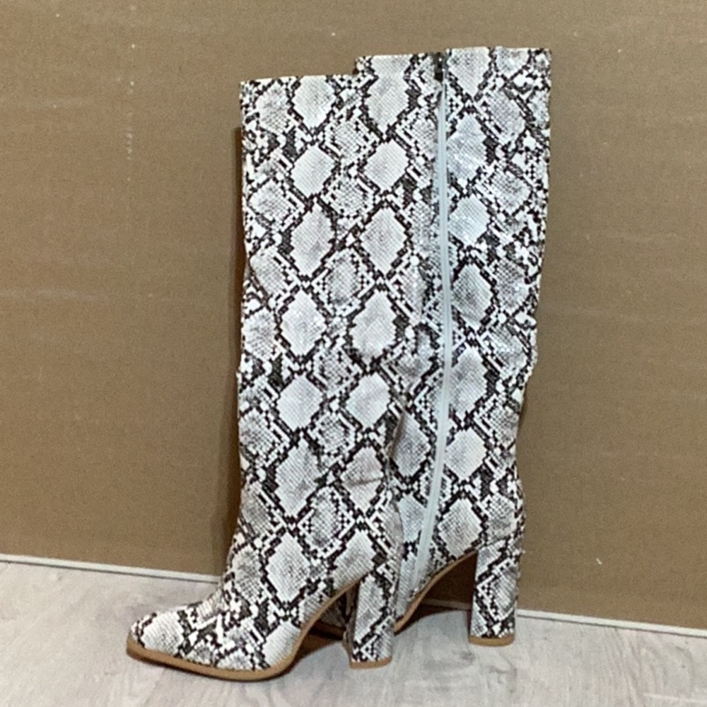 Vivorosa Faux Snake Skin Boots